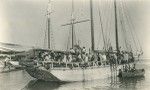 Arrival of a schooner in Papeete, coming from the Austral Islands