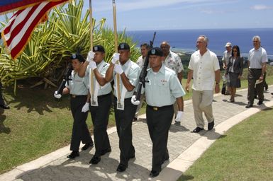 [Assignment: 48-DPA-SOI_K_Guam_6-6-7-07] Pacific Islands Tour: Visit of Secretary Dirk Kempthorne [and aides] to Guam, U.S. Territory [48-DPA-SOI_K_Guam_6-6-7-07__DI11412.JPG]