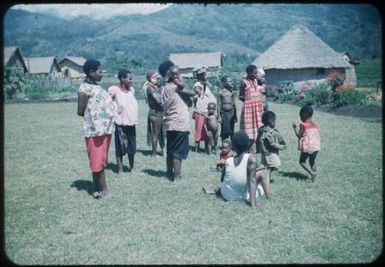 Wives of dokta bois : Minj Station, Wahgi Valley, Papua New Guinea, 1954 / Terence and Margaret Spencer