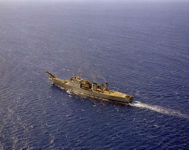 An overhead view of the tank landing ship USS CAYUGA (LST-1186) underway