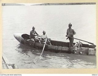 BONIS PENINSULA, BOUGAINVILLE. 1945-09-15. MEMBERS OF HEADQUARTERS 2 CORPS, PREPARED FOR SURRENDER DISCUSSIONS WITH THE JAPANESE, WENT ASHORE AT JAPANESE NAVAL HEADQUARTERS, BONIS PENINSULA. SHOWN, ..