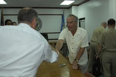 [Assignment: 48-DPA-SOI_K_Saipan_6-5-07] Pacific Islands Tour: Visit of Secretary Dirk Kempthorne [and aides] to Saipan Island, of the Commonwealth of the Northern Mariana Islands [48-DPA-SOI_K_Saipan_6-5-07__DI10559.JPG]