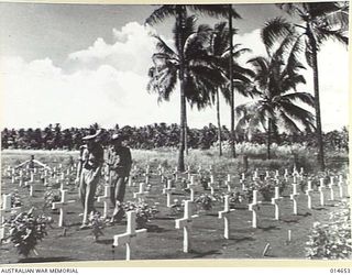 1943-04-14. NEW GUINEA. WAR CEMETERY AT MILNE BAY. (NEGATIVE BY N. BROWN)