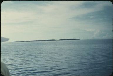 Islands of the atoll's ring (5) : Mortlock Islands, Papua New Guinea, 1960 / Terence and Margaret Spencer