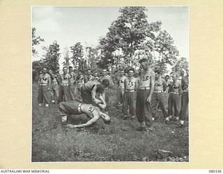 LAE, NEW GUINEA. 1944-07-27. NX112651 LIEUTENANT E. BROWNING (3), INSTRUCTING TROOPS OF NO.2 PLATOON, F COMPANY, 2/1ST GUARD REGIMENT IN THE ART OF SELF DEFENCE. IDENTIFIED PERSONNEL ARE:- PRIVATE ..