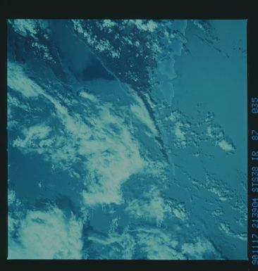 S38-87-035 - STS-038 - STS-38 earth observations