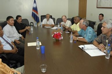 [Assignment: 48-DPA-SOI_K_Majuro_6-11-12-07] Pacific Islands Tour: Visit of Secretary Dirk Kempthorne [and aides] to Majuro Atoll, of the Republic of Marshall Islands [48-DPA-SOI_K_Majuro_6-11-12-07__DI14808.JPG]