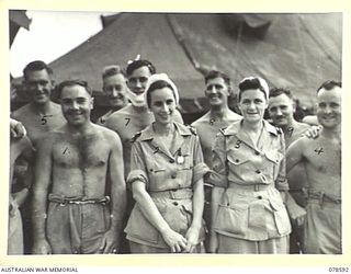 BOUGAINVILLE ISLAND. 1945-01-23. QFX19161 SISTER E.M. ALLEN (2) AND NFX136245 SISTER E. HORAN (3) WITH SOME OF THE CONVALESCING PATIENTS AT THE 2/1ST AUSTRALIAN GENERAL HOSPITAL