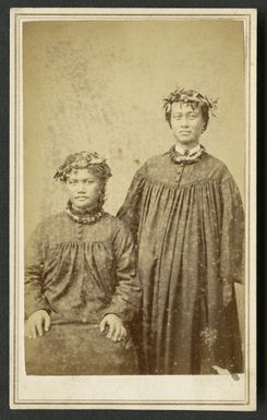 Dickson, Menzies, 1840?-1891: Portrait of two unidentified women in Hawaiian dress