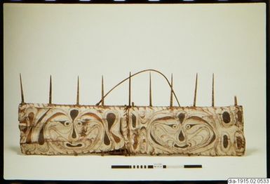 ["barkmålning, väggprydnad, wall ornament [? skull rack]"]