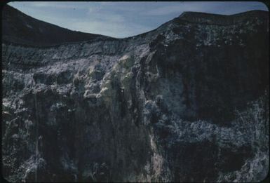 The sides of the volcano (1) : Rabaul, New Britain, Papua New Guinea, 1960-1961 / Terence and Margaret Spencer