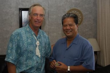 [Assignment: 48-DPA-SOI_K_Majuro_6-11-12-07] Pacific Islands Tour: Visit of Secretary Dirk Kempthorne [and aides] to Majuro Atoll, of the Republic of Marshall Islands [48-DPA-SOI_K_Majuro_6-11-12-07__DI14839.JPG]