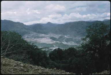 Panguna mine (9) : Bougainville Island, Papua New Guinea, March 1971 / Terence and Margaret Spencer