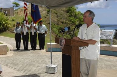 [Assignment: 48-DPA-SOI_K_Guam_6-6-7-07] Pacific Islands Tour: Visit of Secretary Dirk Kempthorne [and aides] to Guam, U.S. Territory [48-DPA-SOI_K_Guam_6-6-7-07__DI11397.JPG]