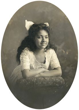 Schmidt, Herman John 1872-1959 :Photograph of Queen Salote of Tonga, as a child