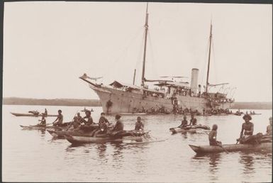 Santa Cruz people paddling away from the Southern Cross in Graciosa Bay, 1906 / J.W. Beattie