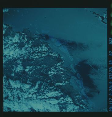 S38-87-023 - STS-038 - STS-38 earth observations