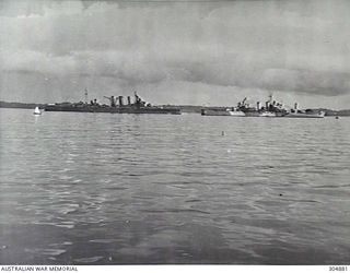 ADMIRALTY ISLANDS. C.1944. STARBOARD SIDE VIEW OF TWO CRUISERS OF TASK FORCE 74, HMAS AUSTRALIA (LEFT) AND USS NASHVILLE. NOTE THE DIFFERENCE IN CAMOUFLAGE SCHEMES, AUSTRALIA'S AN ALL OVER DARK ..