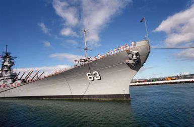 The USS MISSOURI (BB-63) arrives in port on Survivor's Day, when the sailors and Marines of the battleships that were sunk or damaged in the Dec. 7, 1941, attack on Pearl Harbor are honored. The battleship, the last of its kind in commission, is deployed to help commemorate the 50th anniversary of the bombing