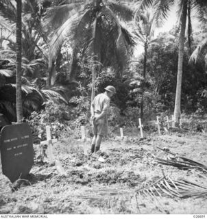 MILNE BAY, PAPUA. 1942-09. A SMALL CEMETERY NEAR GILI GILI WHERE AUSTRALIANS WHO FELL DURING THE FIGHTING AROUND THE SHORES OF MILNE BAY ARE BURIED