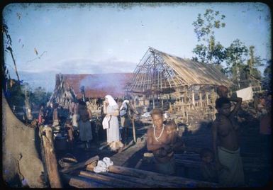 Building of the hospital at Saiho with Sister Win Swift of the Save the Children Fund, Papua New Guinea, 1951 / Albert Speer