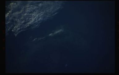 S47-54-005 - STS-047 - Earth views and an illuminated earth limb