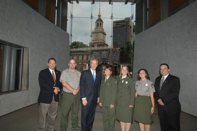 [Assignment: 48-DPA-07-13-08_SOI_K_Philly_Rec] Reception at Independence National Historical Park for attendees at the National Governors Association Centennial Meeting in Philadelphia, Pennsylvania. Secretary Dirk Kempthorne [and Independence National Historical Park Deputy Superintendent Darla Sidles delivered official remarks; and the Secretary conversed with fellow NGA attendees, among them Pennsylvanina Governor Edward Rendell, Vermont Governor James Douglas, Wyoming Governor Dave Freudenthal, Guam Governor Felix Camacho, former Tennessee Governor Don Sundquist, and former Michigan Governor John Engler.] [48-DPA-07-13-08_SOI_K_Philly_Rec_IOD_9355.JPG]