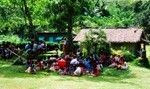 Hugh's Wedding, The Crowd Gathers