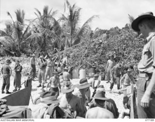 JACQUINOT BAY, NEW BRITAIN. 1944-11-26. TROOPS OF THE 16TH INFANTRY BATTALION, UNLOADING THE UNIT STORES AT SWAN BEACH (BARGE POINT NO. 22)