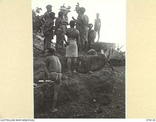 BLUP BLUP ISLAND, NEW GUINEA. 1944-06-19. MEMBERS OF A PATROL FROM THE 24TH INFANTRY BATTALION QUESTIONING NATIVES REGARDING RUMOURS OF A JAPANESE RADIO STATION ON THE ISLAND. IDENTIFIED PERSONNEL ..