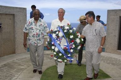 [Assignment: 48-DPA-SOI_K_Guam_6-6-7-07] Pacific Islands Tour: Visit of Secretary Dirk Kempthorne [and aides] to Guam, U.S. Territory [48-DPA-SOI_K_Guam_6-6-7-07__DI11422.JPG]