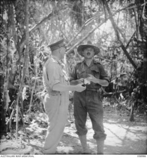 FINSCHHAFEN AREA, NEW GUINEA. 1943-10-27. NX8 LIEUTENANT GENERAL SIR LESLIE MOREHEAD KCB KBE CMG DSO ED, GENERAL OFFICER COMMANDING, 2ND AUSTRALIAN CORP, CHATTING TO VX47812 BRIGADIER B. EVANS DSO ..