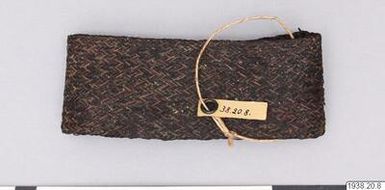 ["armband, bracelet, armlet"]