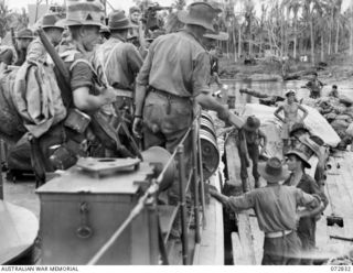 ALEXISHAFEN, NEW GUINEA. 1944-04-30. TROOPS OF THE 8TH INFANTRY BRIGADE DISEMBARKING FROM HMA MOTOR LAUNCH 816 TO THE NORTH SHORE OF THE HARBOUR PRIOR TO MOVEMENT ALONG THE COAST