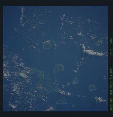 STS080-752-006 - STS-080 - Earth observations taken from Space Shuttle Columbia during STS-80 mission