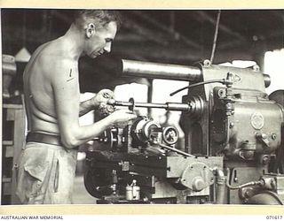 LAE, NEW GUINEA. 1944-03-24. VX39315 STAFF SERGEANT F. A. JANS OPERATING A GENERAL ENGINEERING WORKSHOP MILLING MACHINE USED IN MAKING GEARS, SHAFTS, AND KEYWAYS AT THE GENERAL ENGINEERING ..