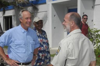 [Assignment: 48-DPA-SOI_K_Guam_6-6-7-07] Pacific Islands Tour: Visit of Secretary Dirk Kempthorne [and aides] to Guam, U.S. Territory [48-DPA-SOI_K_Guam_6-6-7-07__DI12065.JPG]