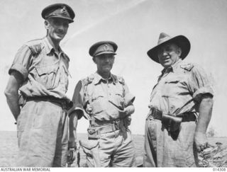 1943-02-04. NEW GUINEA. GENERALS HERRING AND VASEY VISIT THE SANANANDA FRONT. PICTURE SHOWS GENERAL VASEY, GENERAL HERRING AND BRIGADIER WOOTTEN. (NEGATIVE BY BOTTOMLEY)