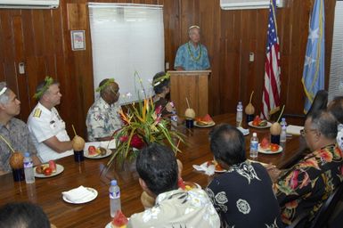 [Assignment: 48-DPA-SOI_K_Pohnpei_6-10-11-07] Pacific Islands Tour: Visit of Secretary Dirk Kempthorne [and aides] to Pohnpei Island, of the Federated States of Micronesia [48-DPA-SOI_K_Pohnpei_6-10-11-07__DI13736.JPG]