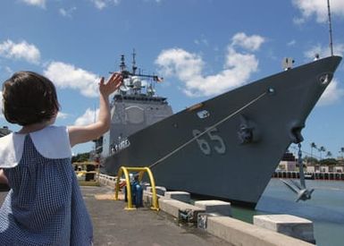 A family member waves goodbye as the US Navy (USN) Ticonderoga Class Guided Missile Cruiser USS CHOSIN (CG-65) departs Naval Station (NS) Pearl Harbor for a regularly scheduled deployment. The CHOSIN is deploying as part of Expeditionary Strike Group One (ESG-1) in support of the Global War on Terrorism (GWOT)