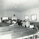 Inauguration of the Tahitian church of Noumea : people entering the church