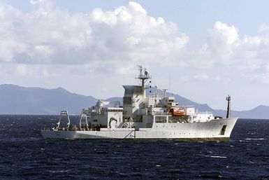 A starboard side view of the PATHFINDER CLASS: SURVEYING SHIP USNS SUMNER (T-AGS 61), underway off the coast of Hawaii (HI), during recovery operations for the Japanese fishing vessel Ehime Maru