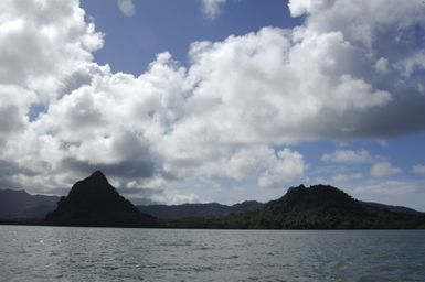 [Assignment: 48-DPA-SOI_K_Pohnpei_6-10-11-07] Pacific Islands Tour: Visit of Secretary Dirk Kempthorne [and aides] to Pohnpei Island, of the Federated States of Micronesia [48-DPA-SOI_K_Pohnpei_6-10-11-07__DI13951.JPG]