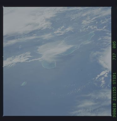 STS091-717-005 - STS-091 - Earth observations taken from orbiter Discovery during STS-91 mission