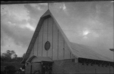 Buildings (2) : Maprik, Papua New Guinea,1959 / Terence and Margaret Spencer