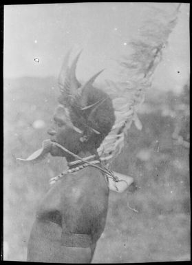 Orokaiva in profile, wearing hornbill homicidal headdress, Papua, ca. 1923 / Sarah Chinnery