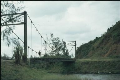 Vehicular bridge over the Waghi River (1) : Wahgi Valley, Papua New Guinea, 1970 / Terence and Margaret Spencer