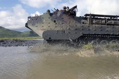 A US Marine Corps (USMC) Amphibious Assault Vehicle (AAV7A1) from Combat Assault Company speeds across the Nu'upia pond, during an exercise conducted aboard Marine Corps Base (MCB) Hawaii (HI)