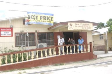 [Assignment: 48-DPA-SOI_K_Kwajalein_6-11-07] Pacific Islands Tour: Visit of Secretary Dirk Kempthorne [and aides] to Kwajalein Atoll, of the Republic of Marshall Islands [48-DPA-SOI_K_Kwajalein_6-11-07__DI14291.JPG]