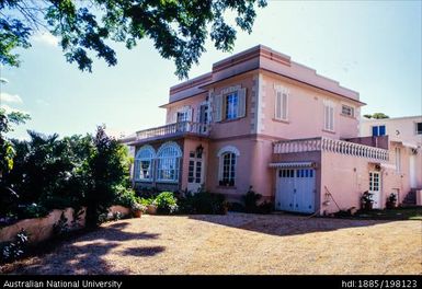 New Caledonia - peach and cream building